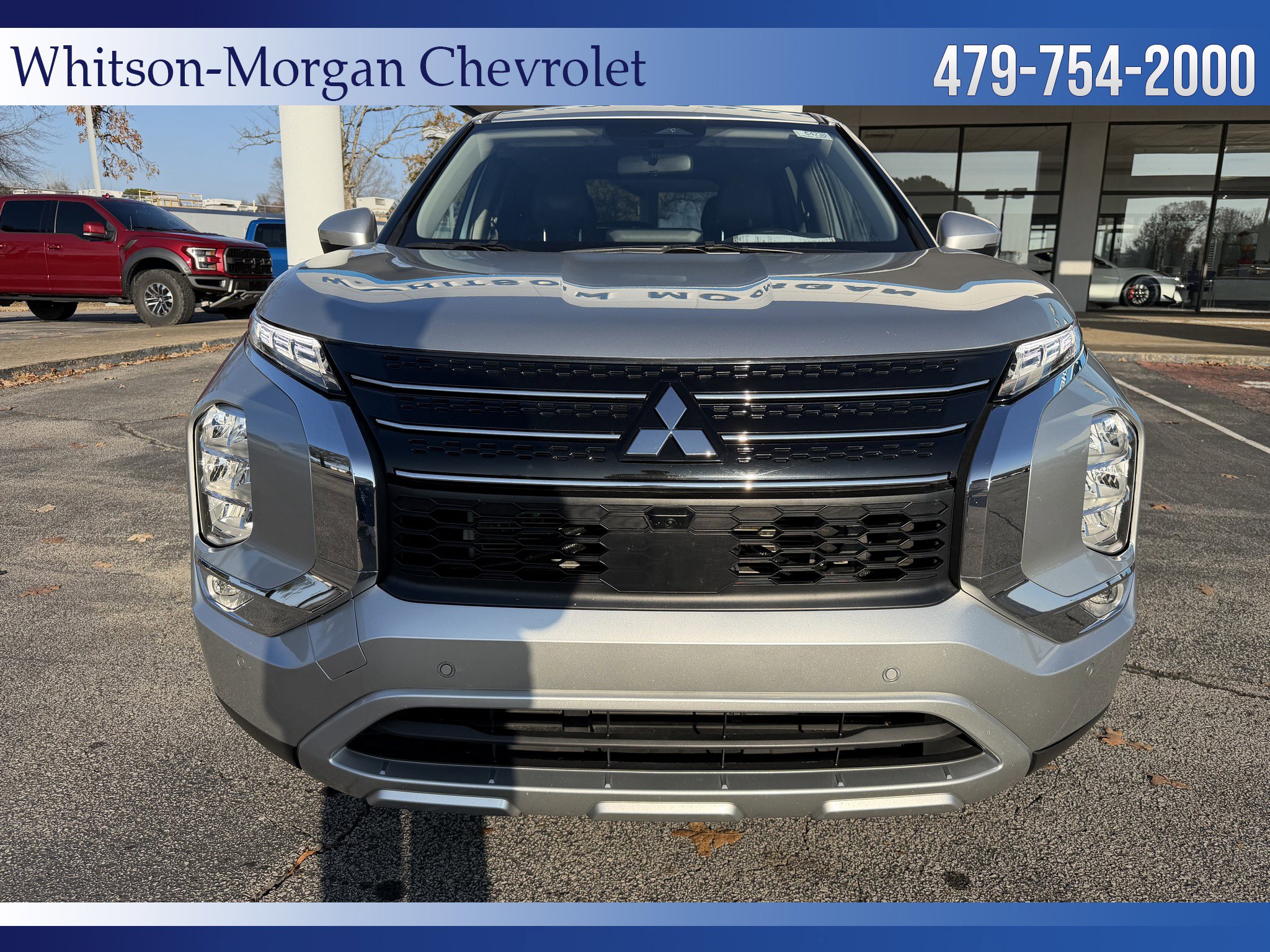 Used 2024 Mitsubishi Outlander SE image 2