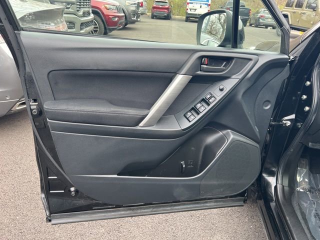 Used 2014 Subaru Forester 2.5i Premium w/ All-Weather Package image 4