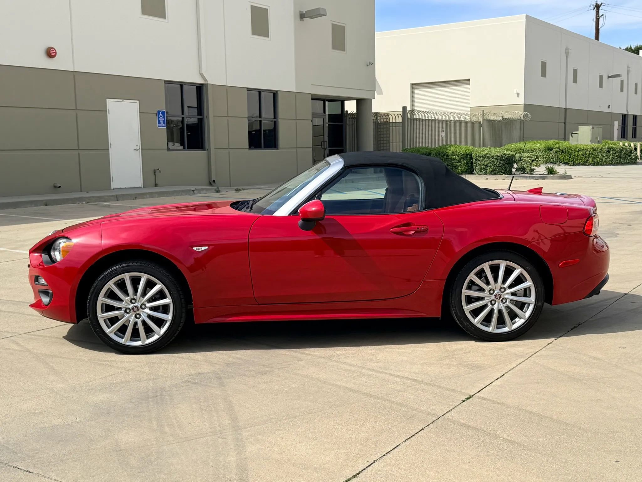 Used 2019 FIAT 124 Spider Lusso w/ Visibility Group image 11