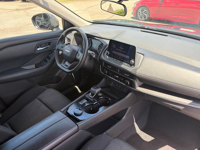 Used 2025 Nissan Rogue SV AWD/4WD image 4