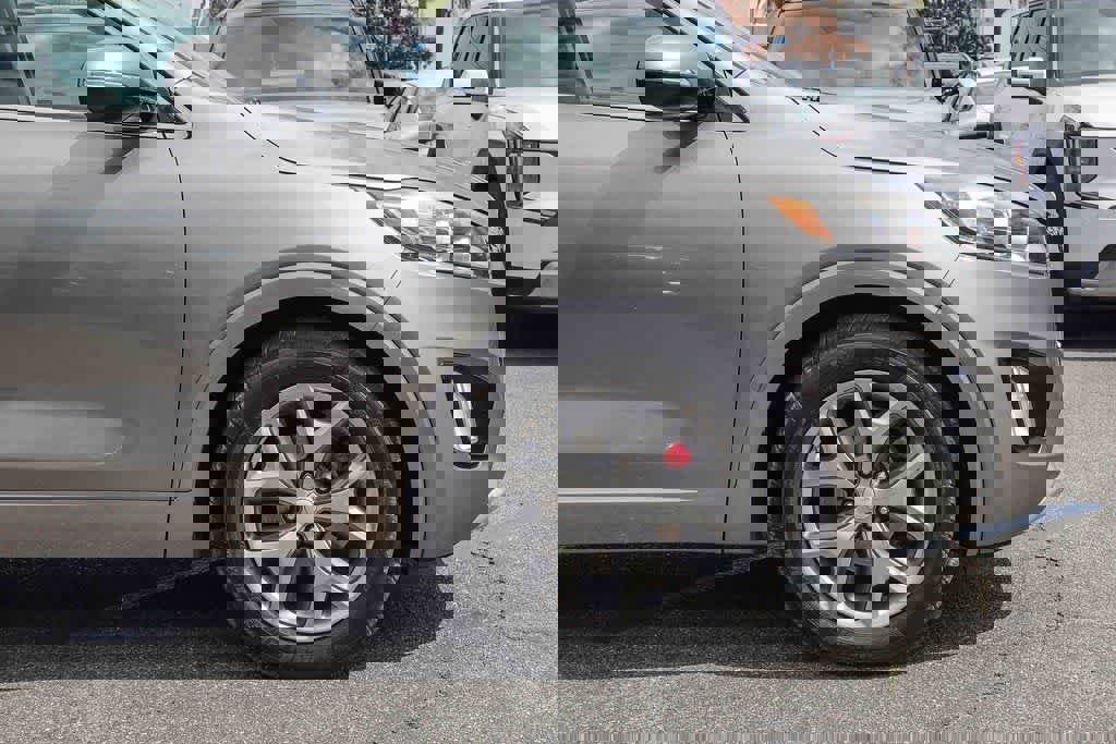 Used 2017 Kia Sorento SX image 9