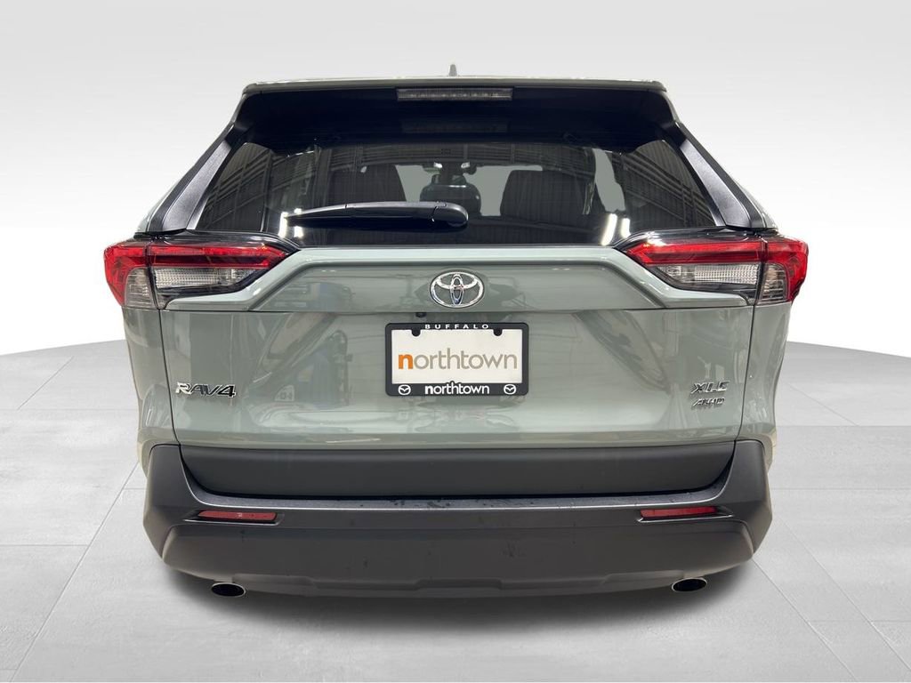 Used 2023 Toyota RAV4 XLE Premium image 8