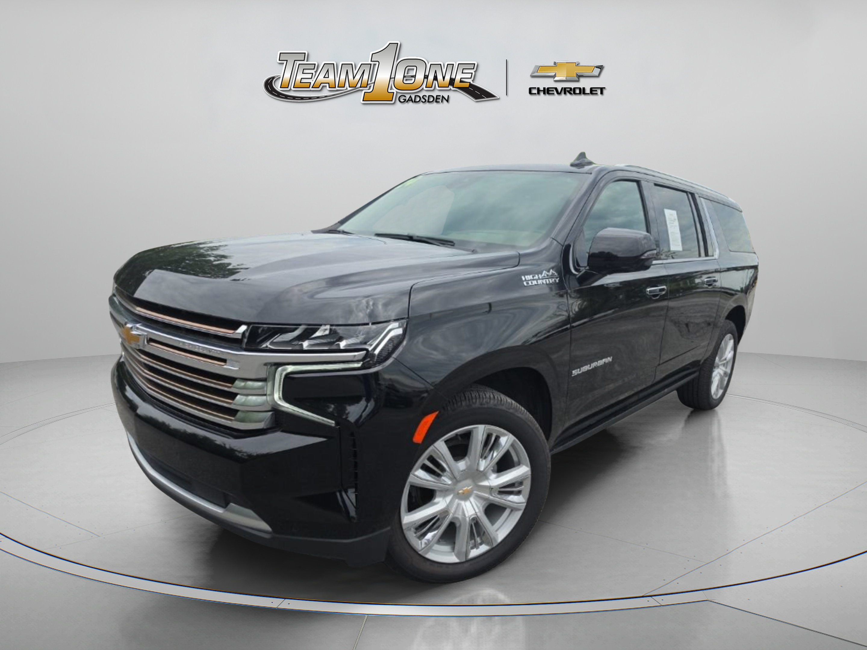 Used 2024 Chevrolet Suburban High Country RWD image 4