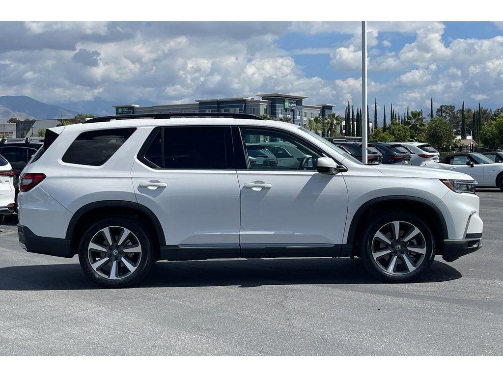 Certified 2025 Honda Pilot Touring image 7