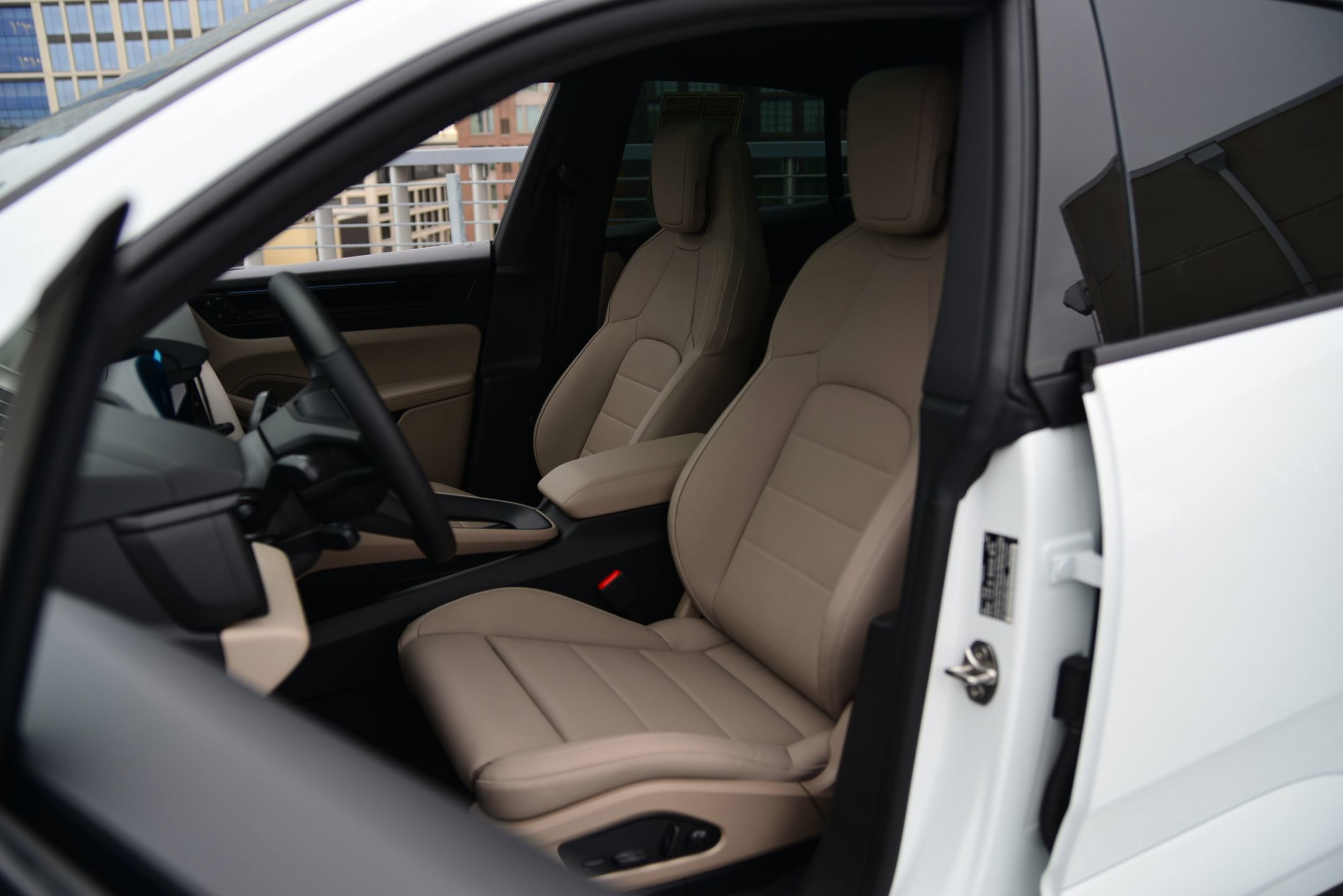 New 2025 Porsche Macan Electric RWD image 13
