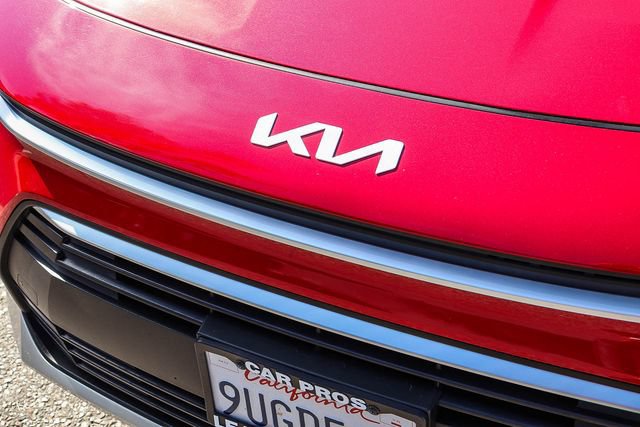 Certified 2025 Kia Niro EX FWD image 6