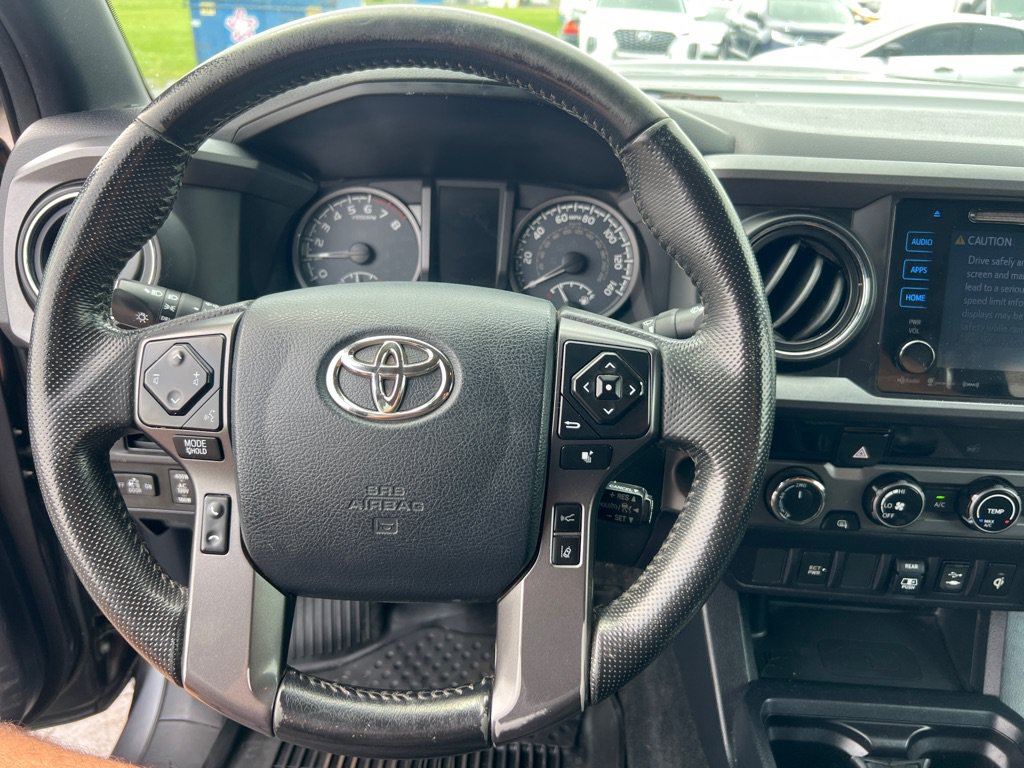 Used 2018 Toyota Tacoma TRD Sport AWD/4WD image 15