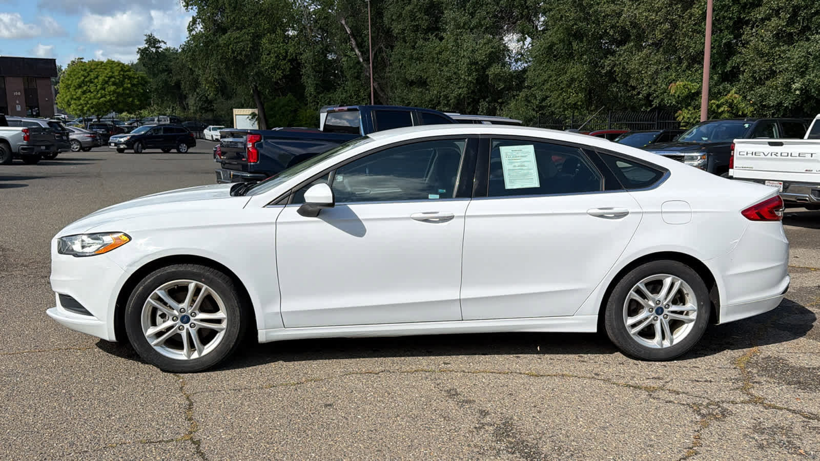 Used 2018 Ford Fusion SE w/ Fusion SE Technology Package FWD image 8