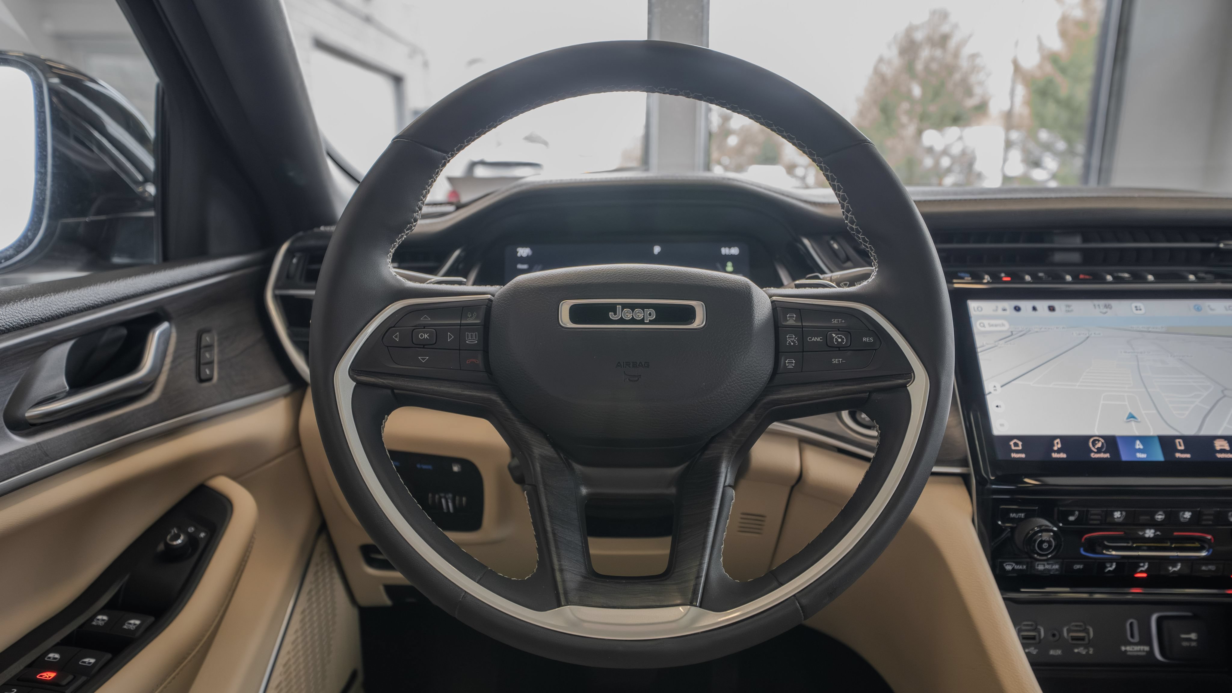 Used 2023 Jeep Grand Cherokee 4WD 4xe w/ Luxury Tech Group II image 9