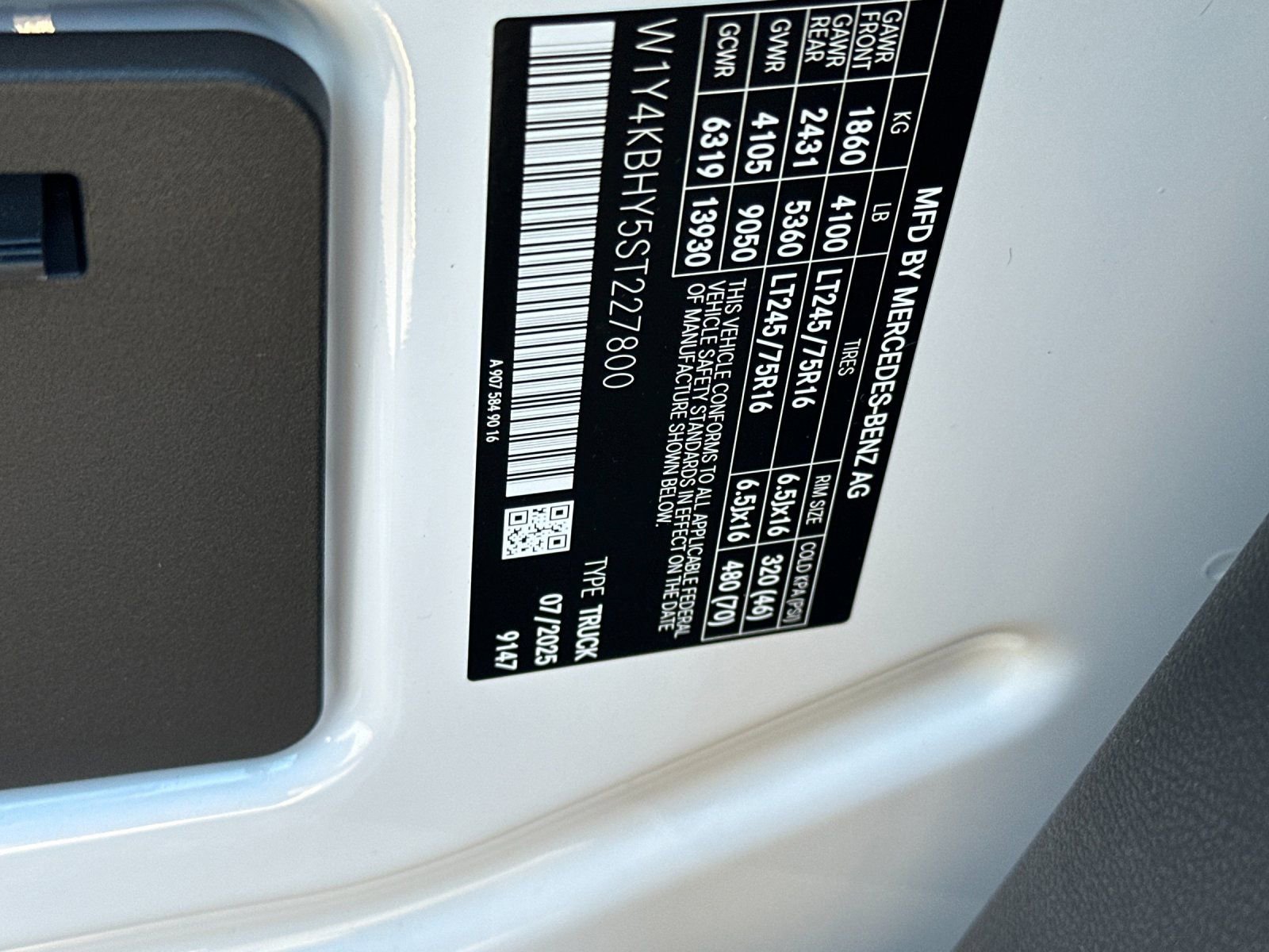 Used 2025 Mercedes-Benz Sprinter 2500 image 28