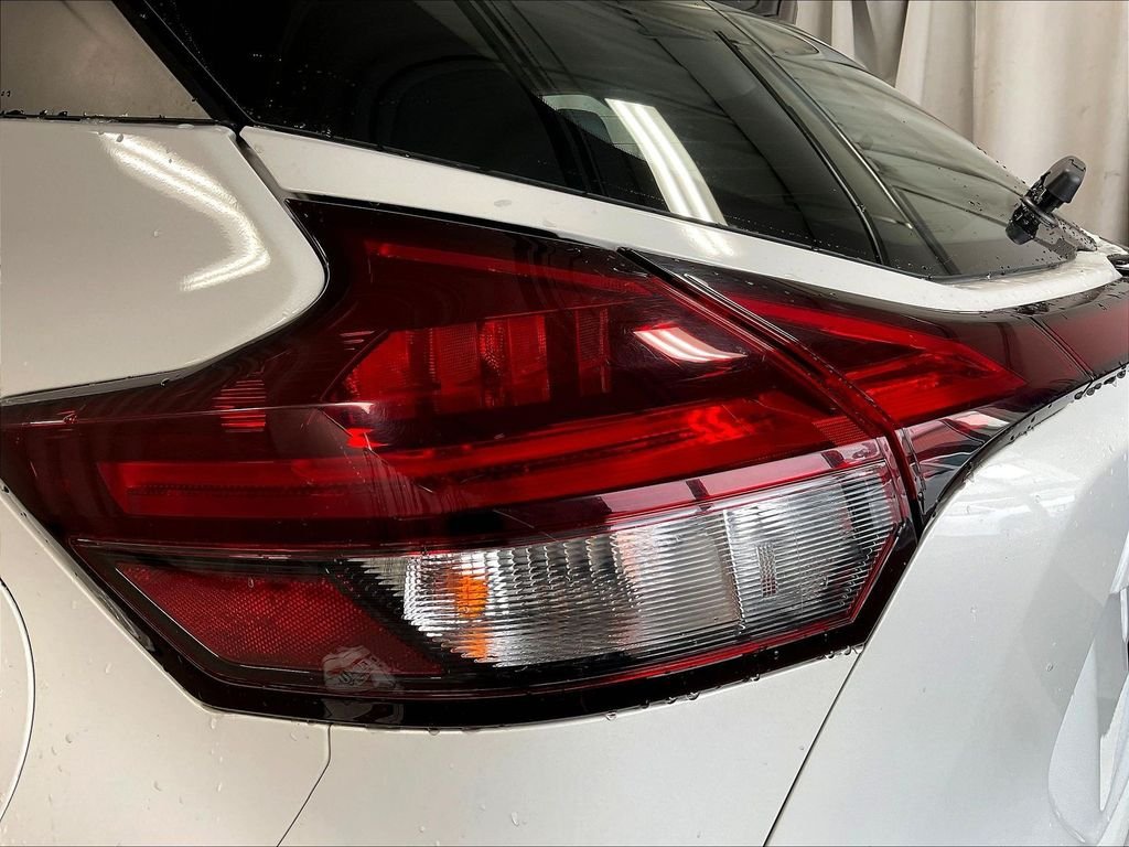Used 2023 Nissan Kicks SR w/ SR Premium Package FWD image 33