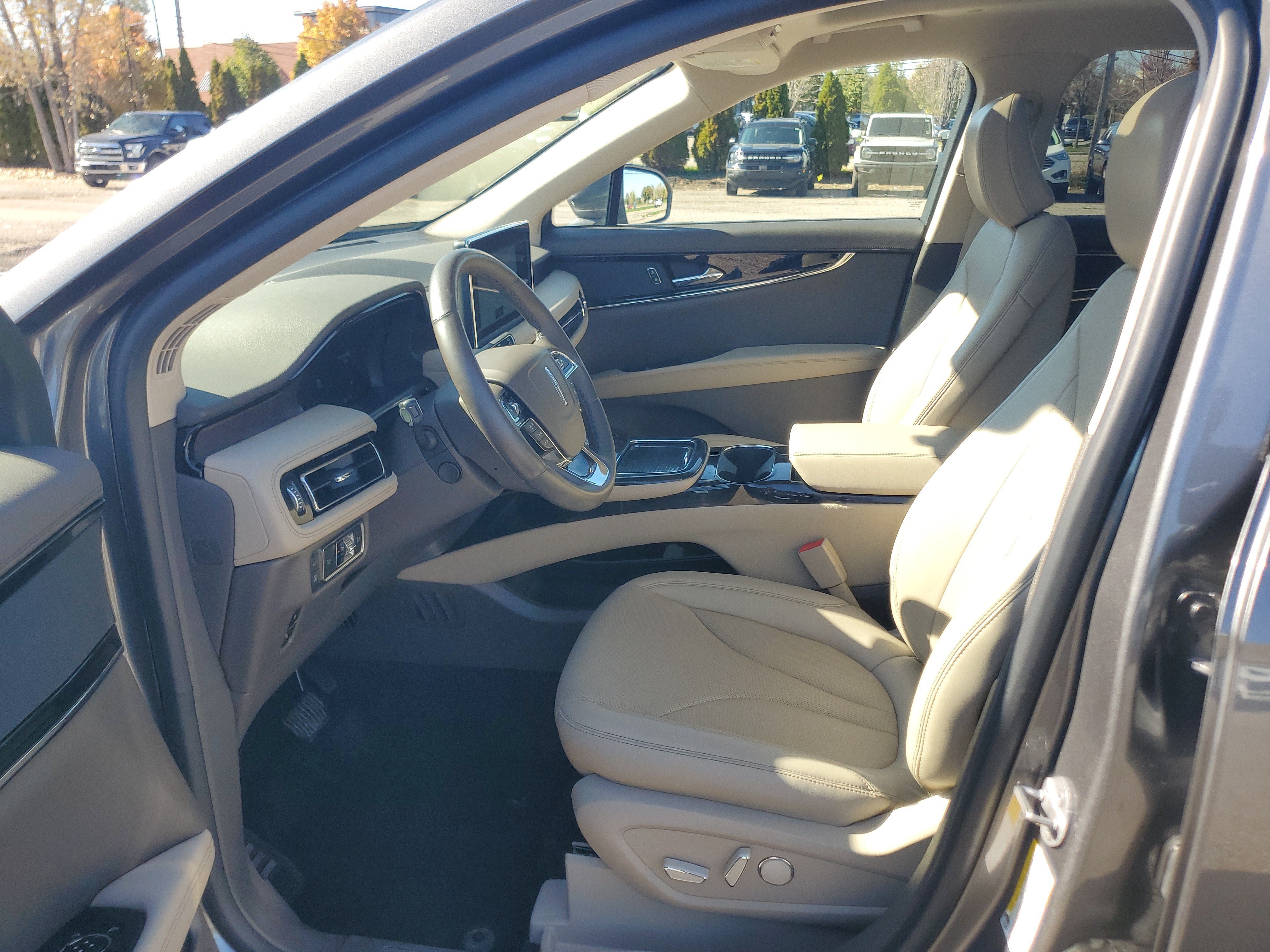 Used 2023 Lincoln Nautilus Reserve AWD/4WD image 12