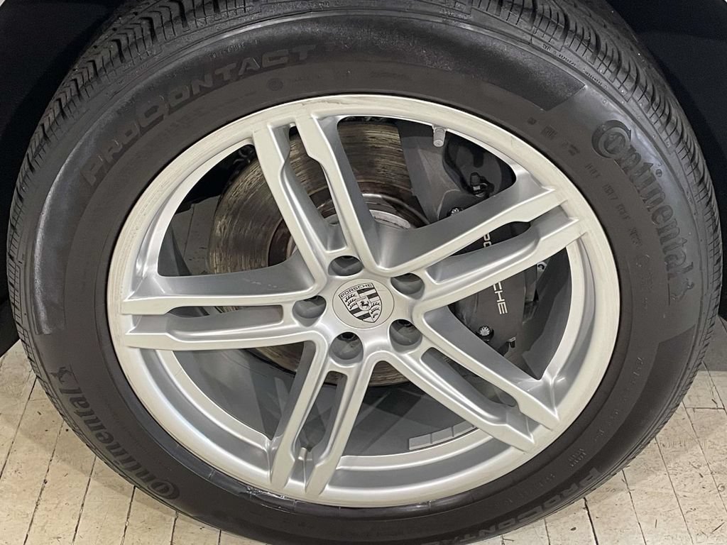 Certified 2024 Porsche Macan AWD/4WD image 13