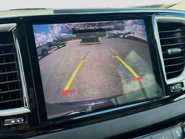 Used 2021 Chrysler Pacifica Touring-L FWD image 13