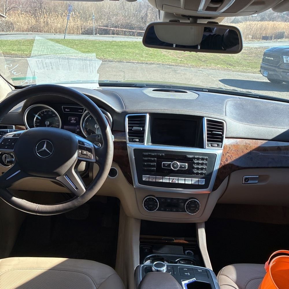 Used 2015 Mercedes-Benz GL 550 4MATIC image 10