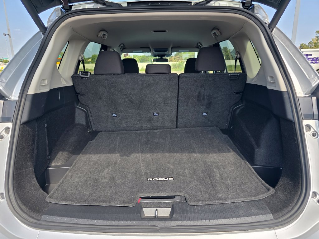 Used 2025 Nissan Rogue SV FWD image 15