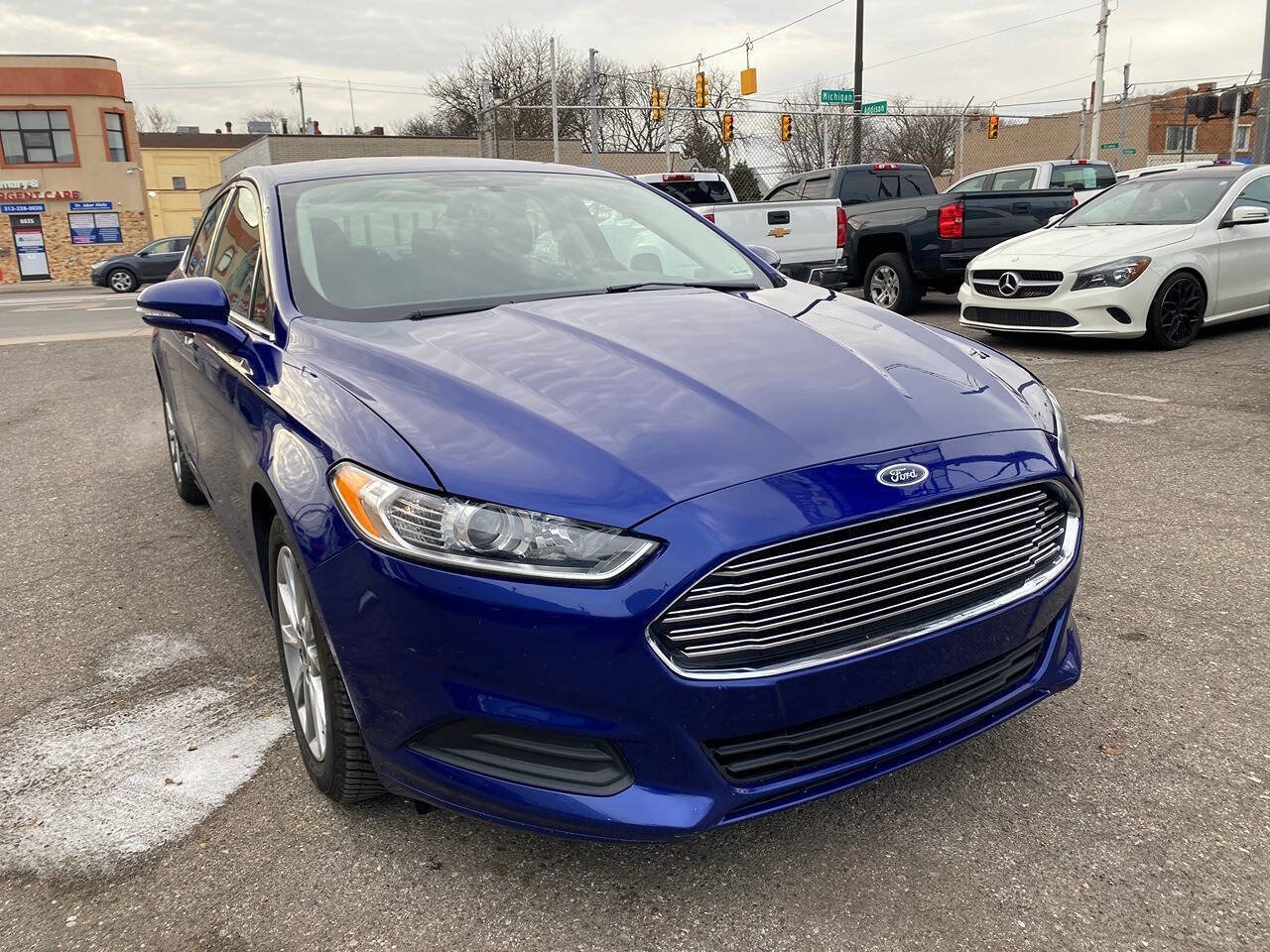 Used 2016 Ford Fusion SE FWD image 4