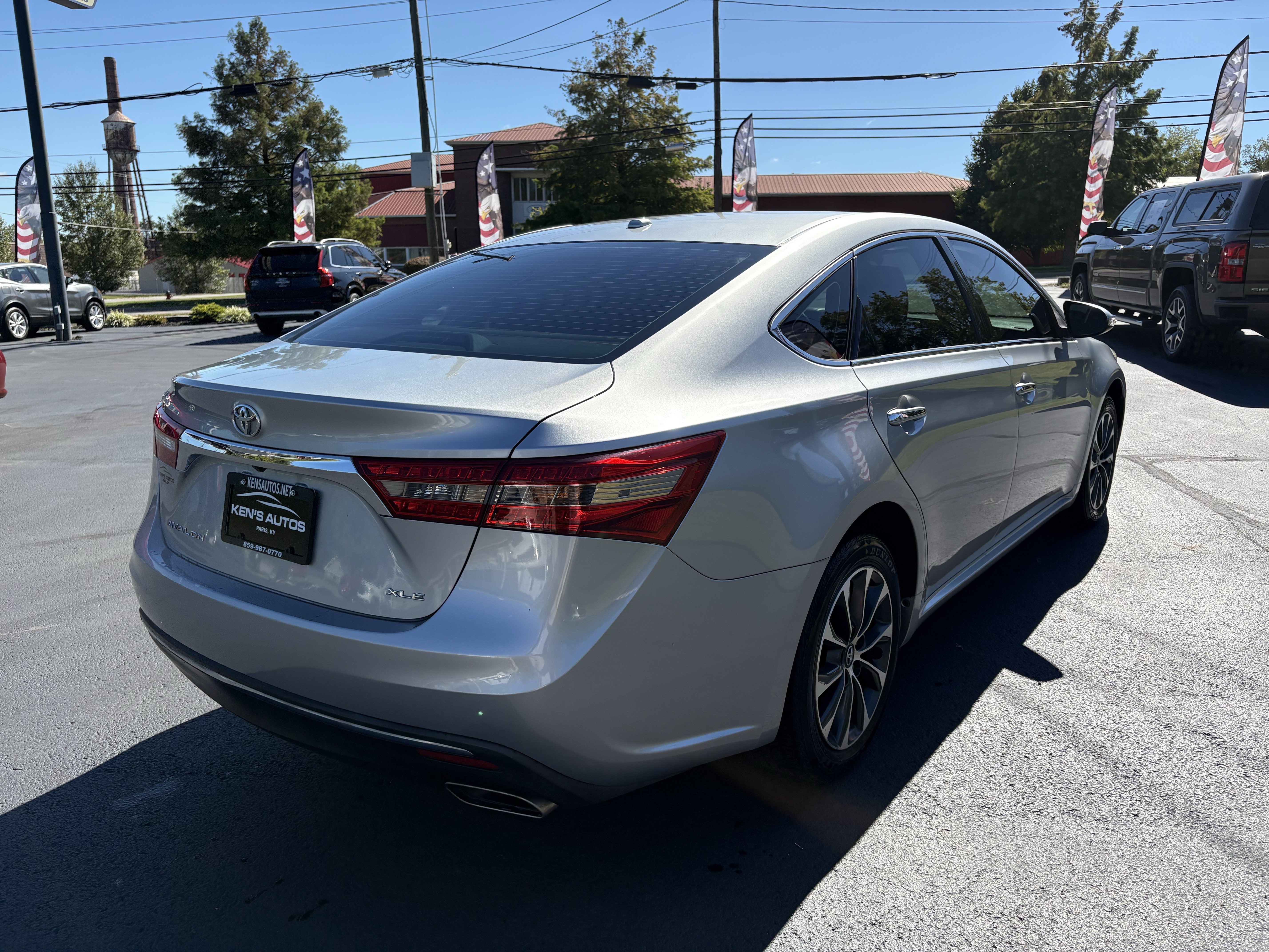 Used 2017 Toyota Avalon XLE image 5