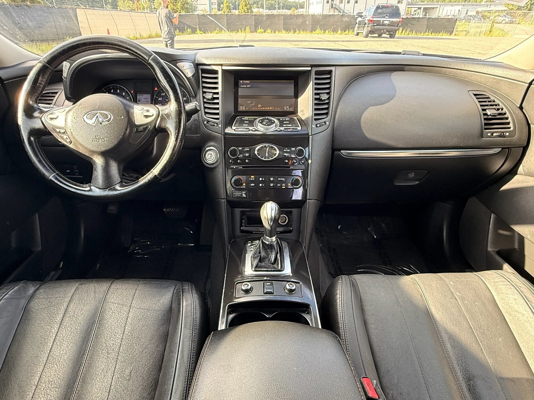 Used 2017 INFINITI QX70 AWD image 3