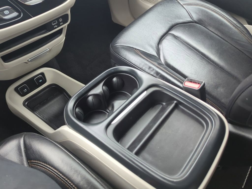 Used 2018 Chrysler Pacifica Touring-L w/ Tire & Wheel Group image 23