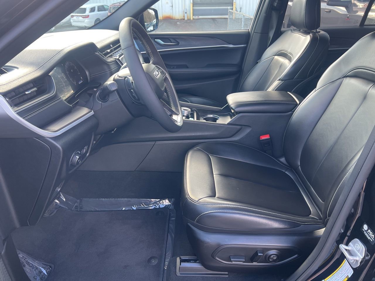 Used 2025 Jeep Grand Cherokee Limited image 16