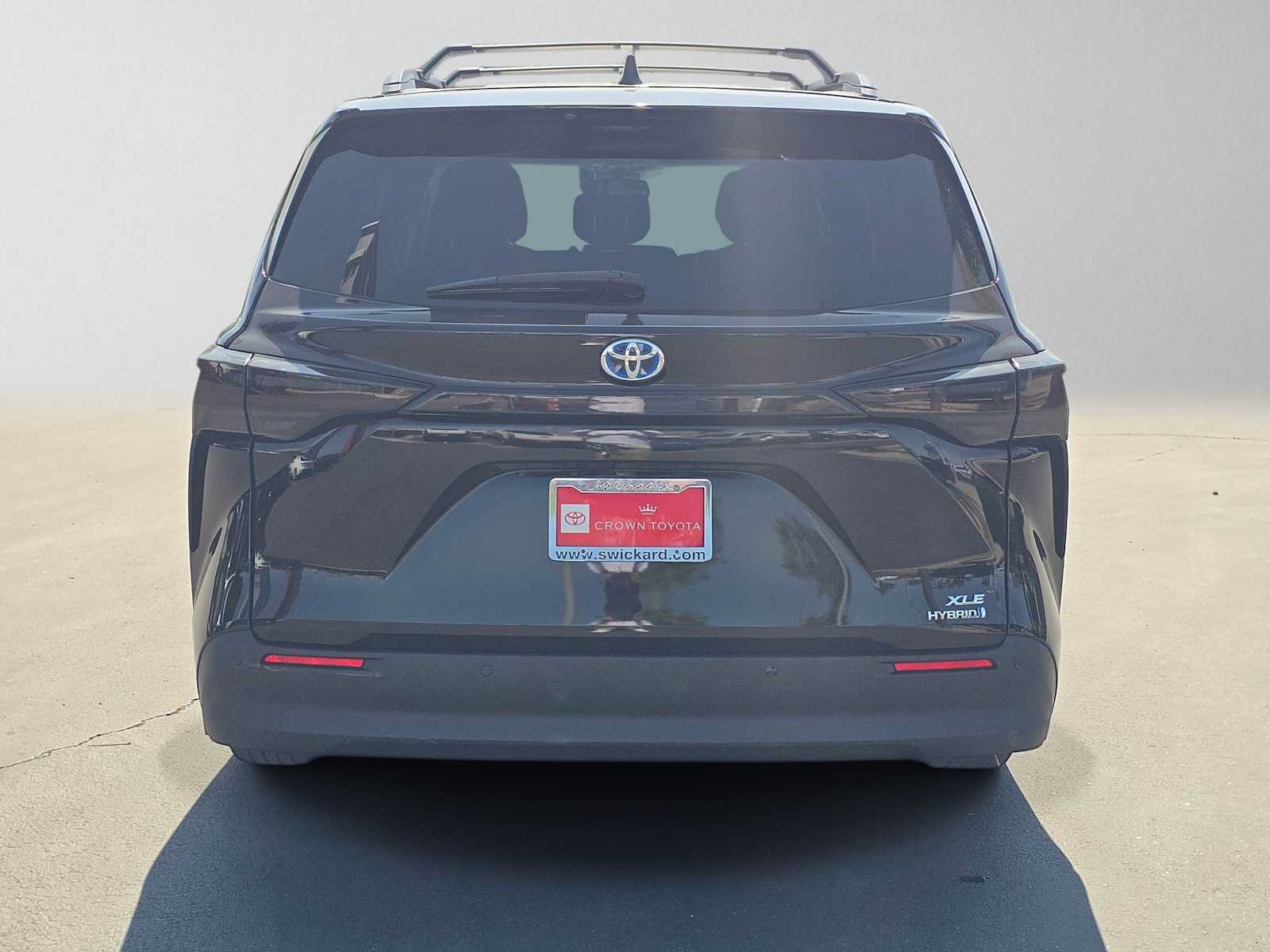Used 2023 Toyota Sienna XLE FWD image 4