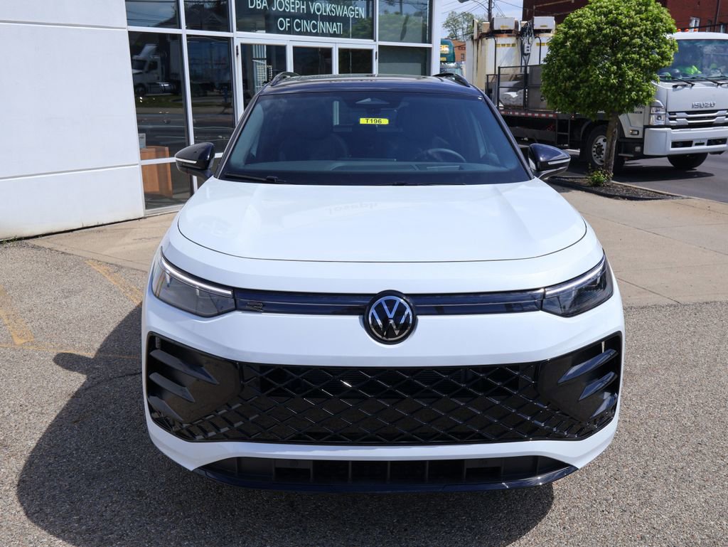 New 2026 Volkswagen Tiguan SE R-Line FWD image 8