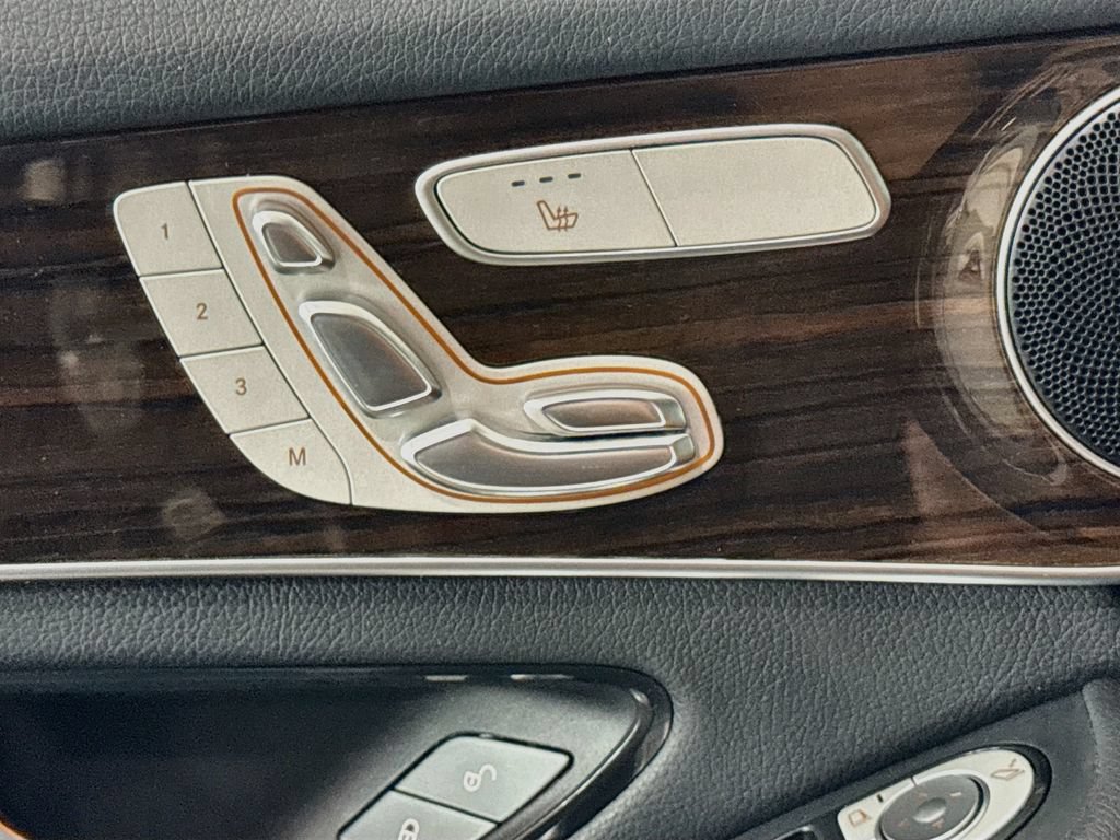 Used 2019 Mercedes-Benz GLC 350e 4MATIC image 23