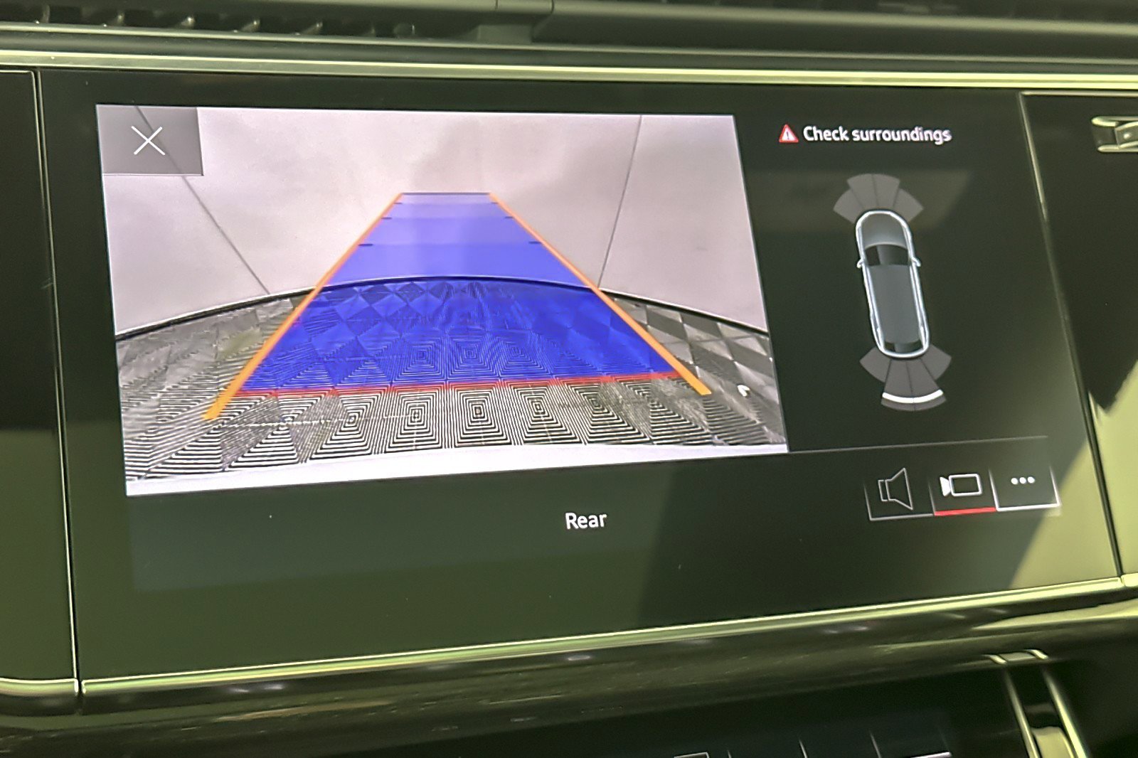 Used 2025 Audi Q8 Premium w/ Black Optic Package image 19