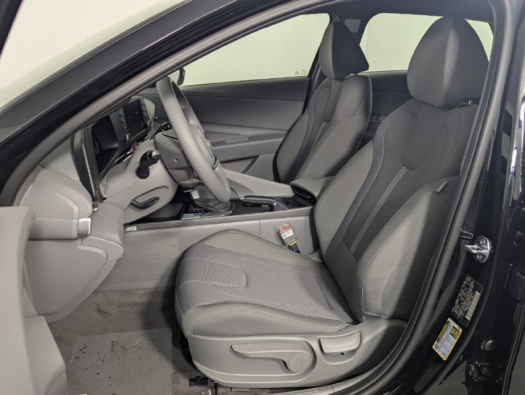 New 2026 Hyundai Elantra SE FWD image 12