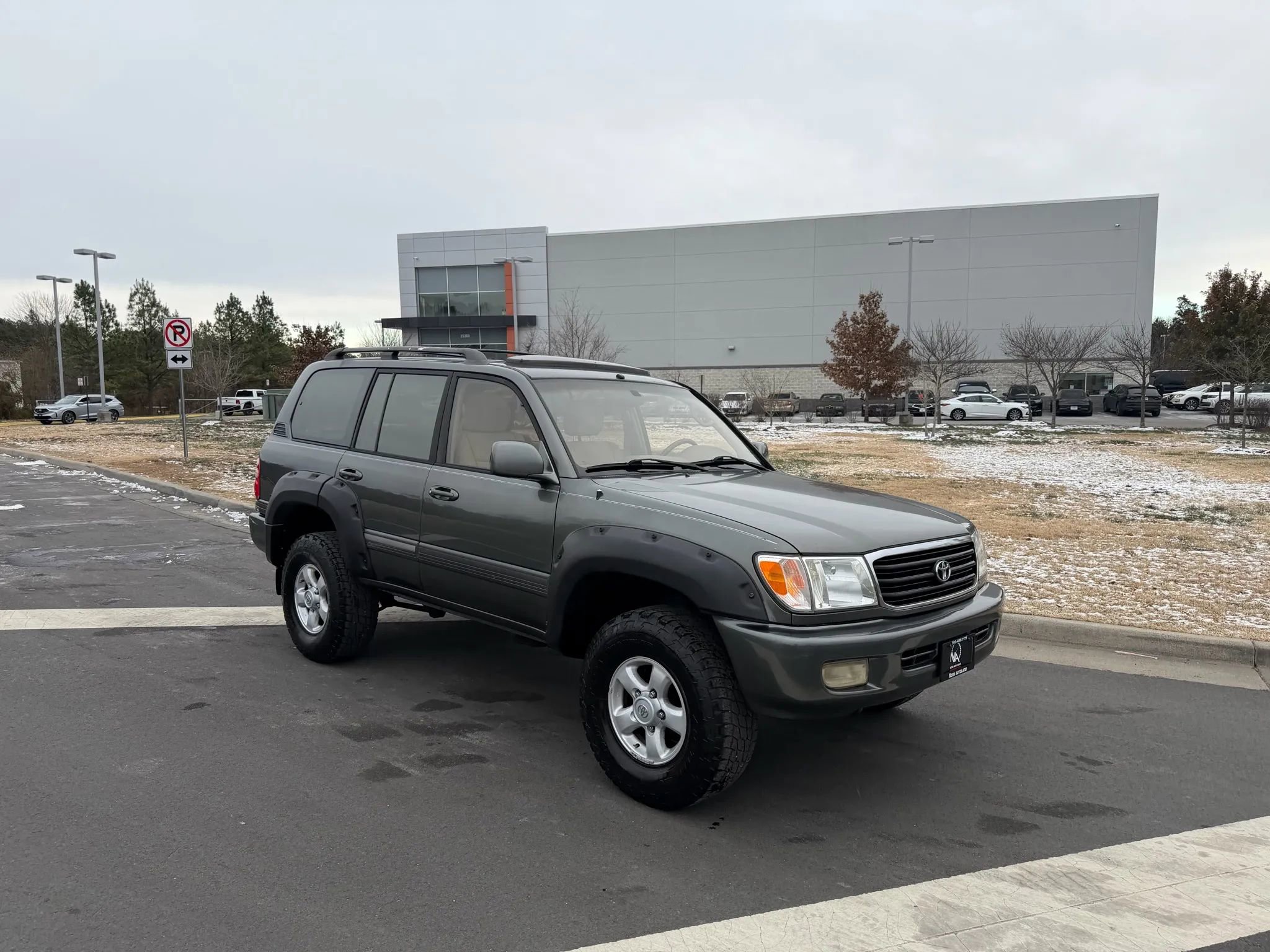 Used 2000 Toyota Land Cruiser Sport Utility 4D image 1