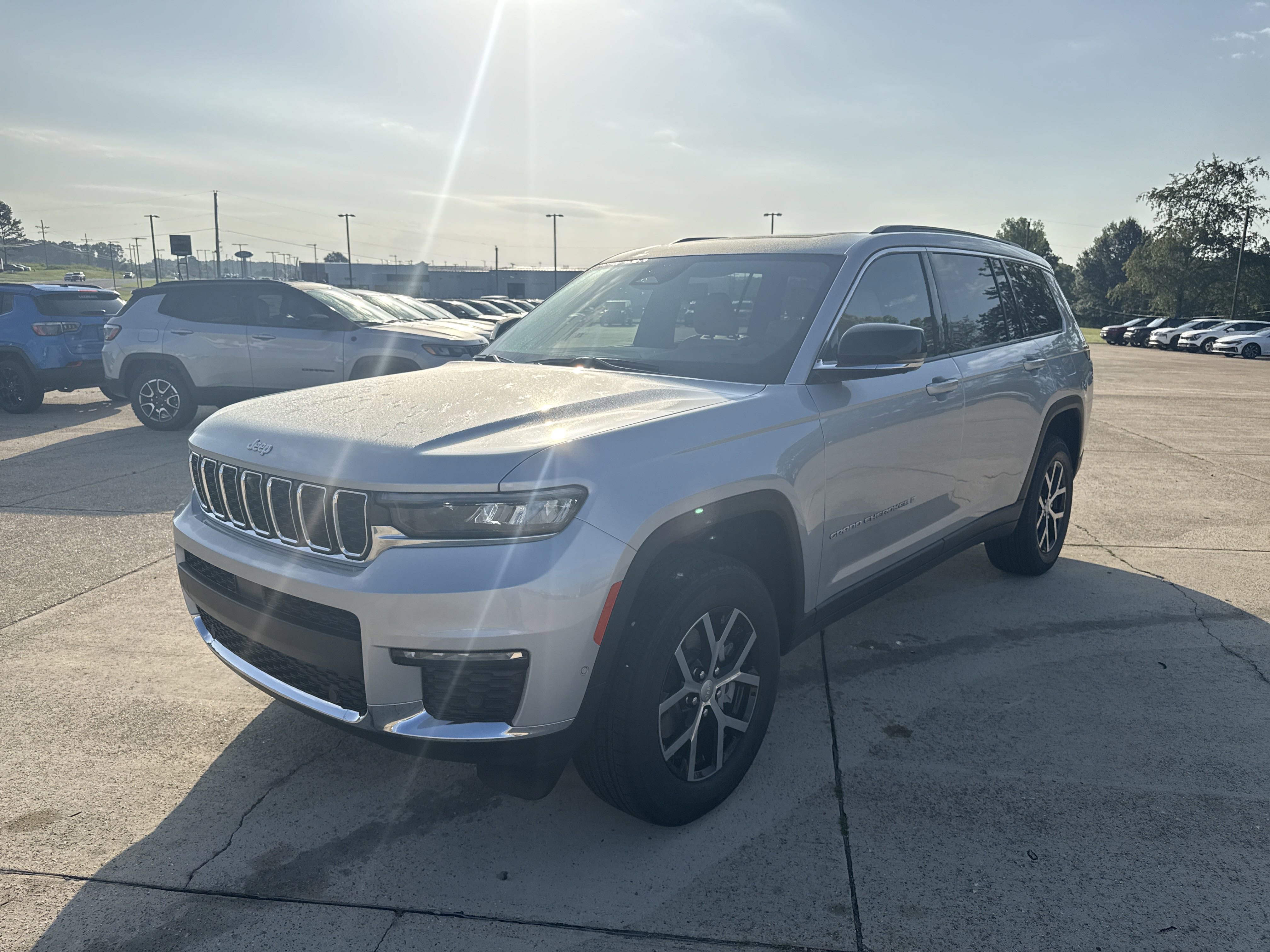 New 2025 Jeep Grand Cherokee L Limited image 3
