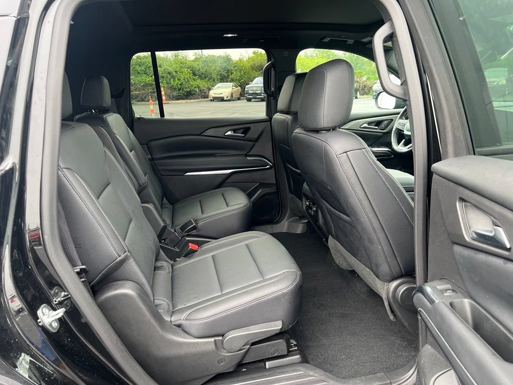 Used 2025 Chevrolet Traverse LT w/ Sun and Wheel Package AWD/4WD image 11