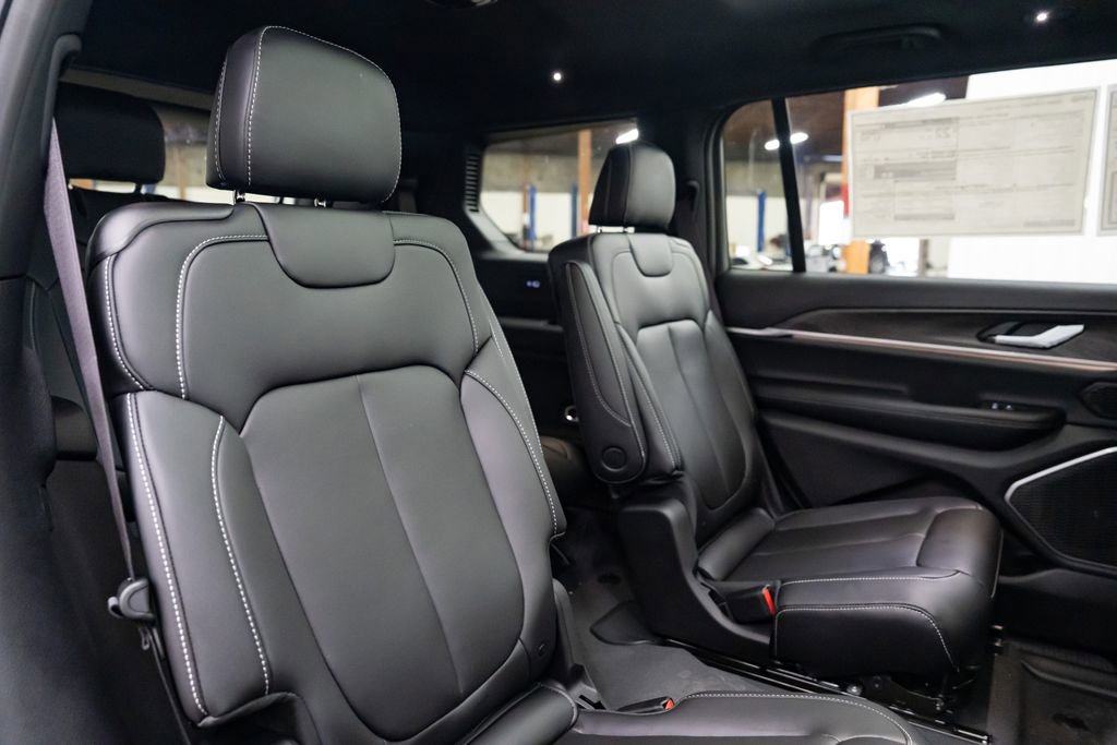 New 2026 Jeep Grand Cherokee L Limited AWD/4WD image 33