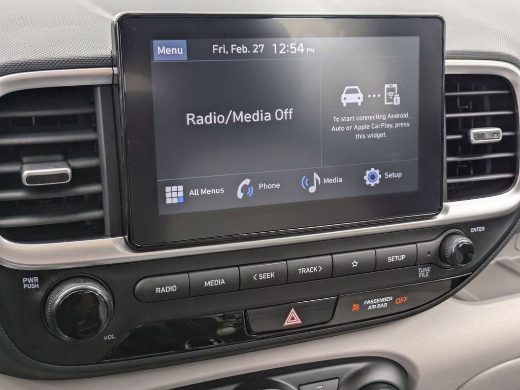 Used 2025 Hyundai Venue SEL image 18