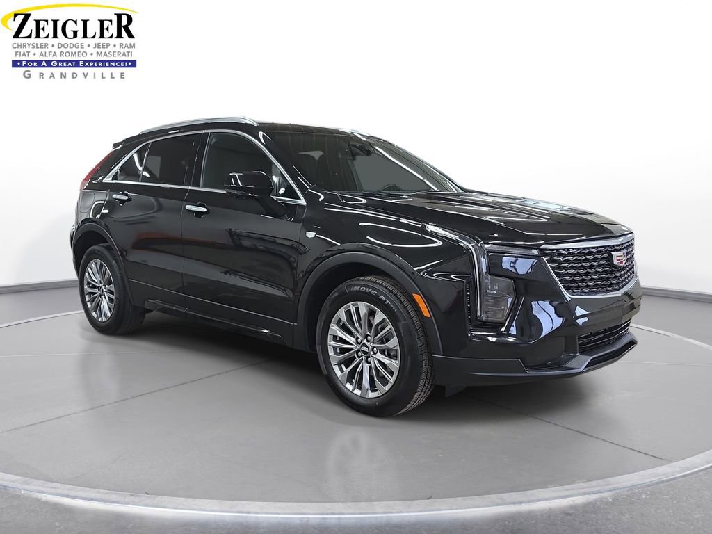 Used 2025 Cadillac XT4 Premium Luxury FWD image 3