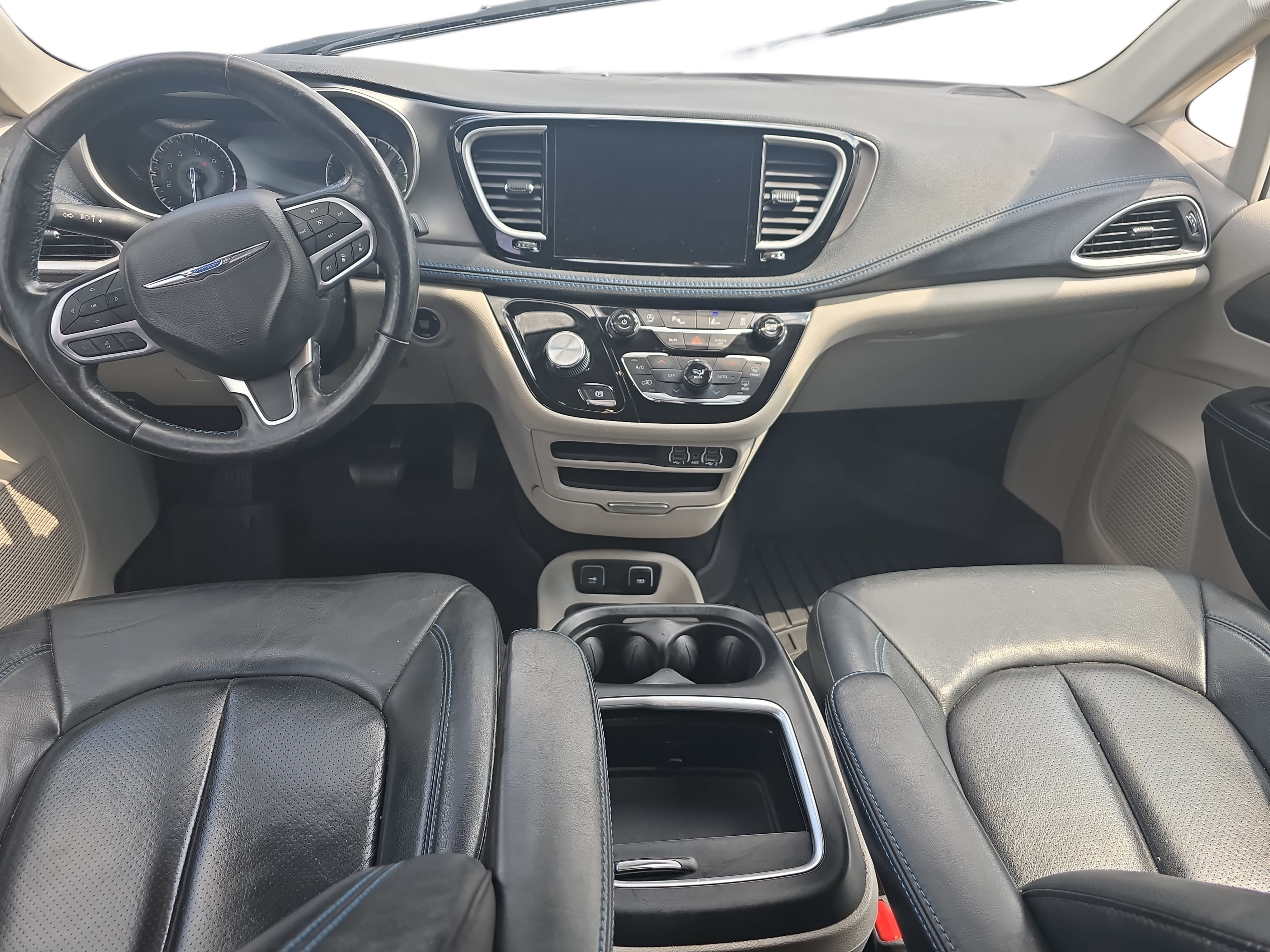 Used 2021 Chrysler Pacifica Touring-L FWD image 9