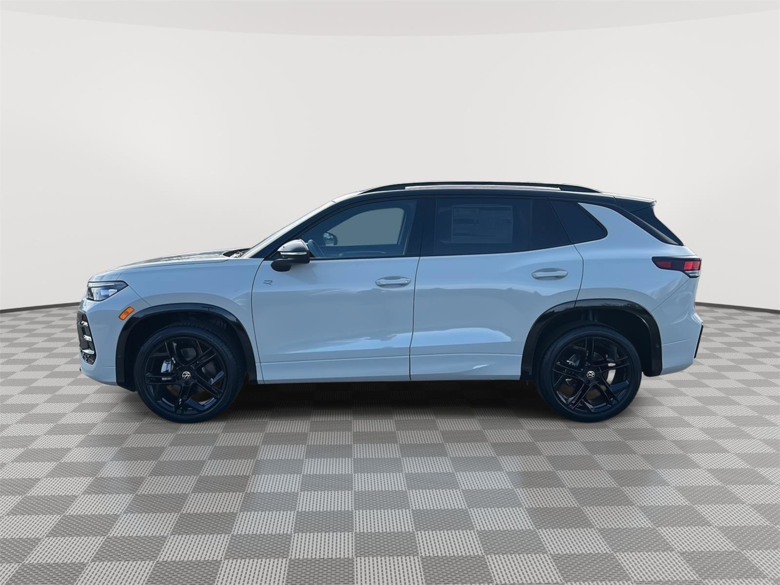 New 2026 Volkswagen Tiguan SE R-Line AWD/4WD image 8