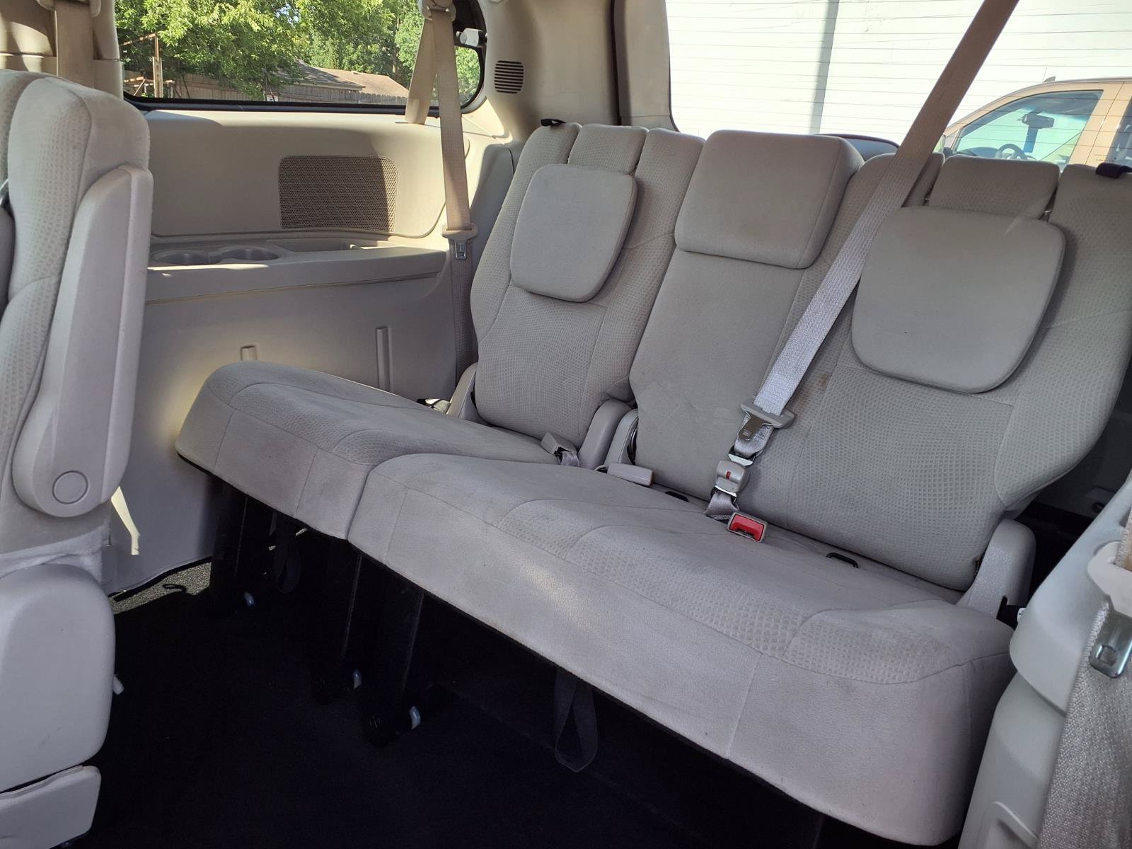 Used 2012 Dodge Grand Caravan SXT FWD image 8