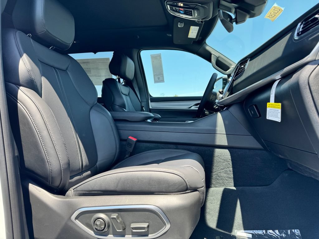 New 2026 Jeep Grand Wagoneer L Limited AWD/4WD image 10