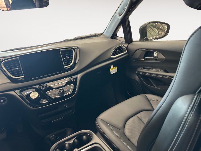 New 2027 Chrysler Pacifica LX FWD image 11