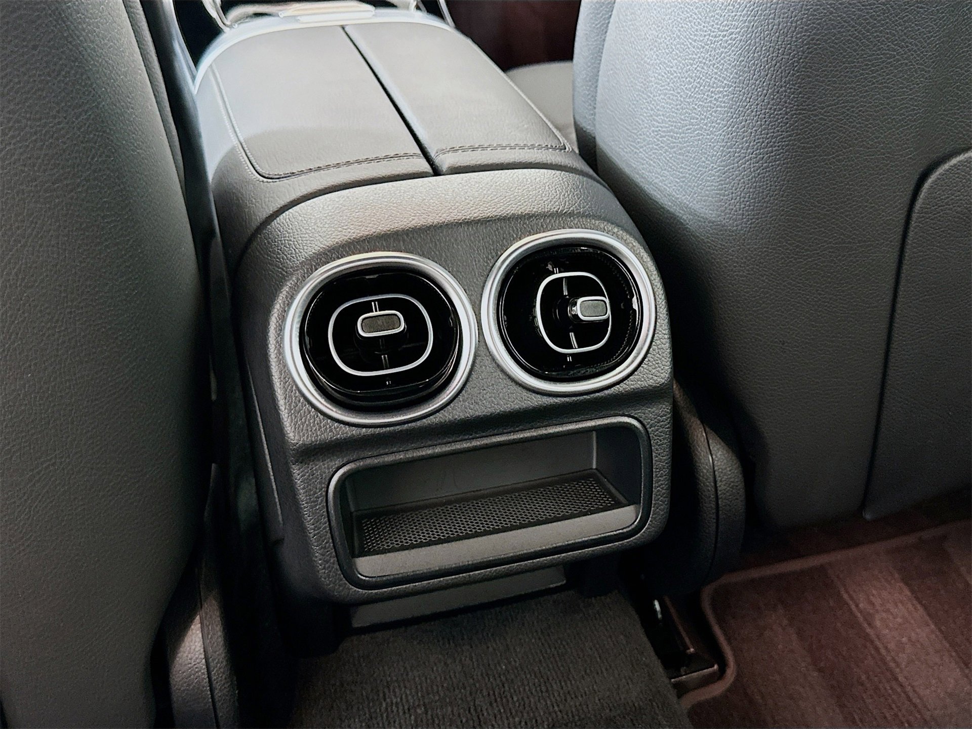 Used 2025 Mercedes-Benz C 300 4MATIC Sedan image 28