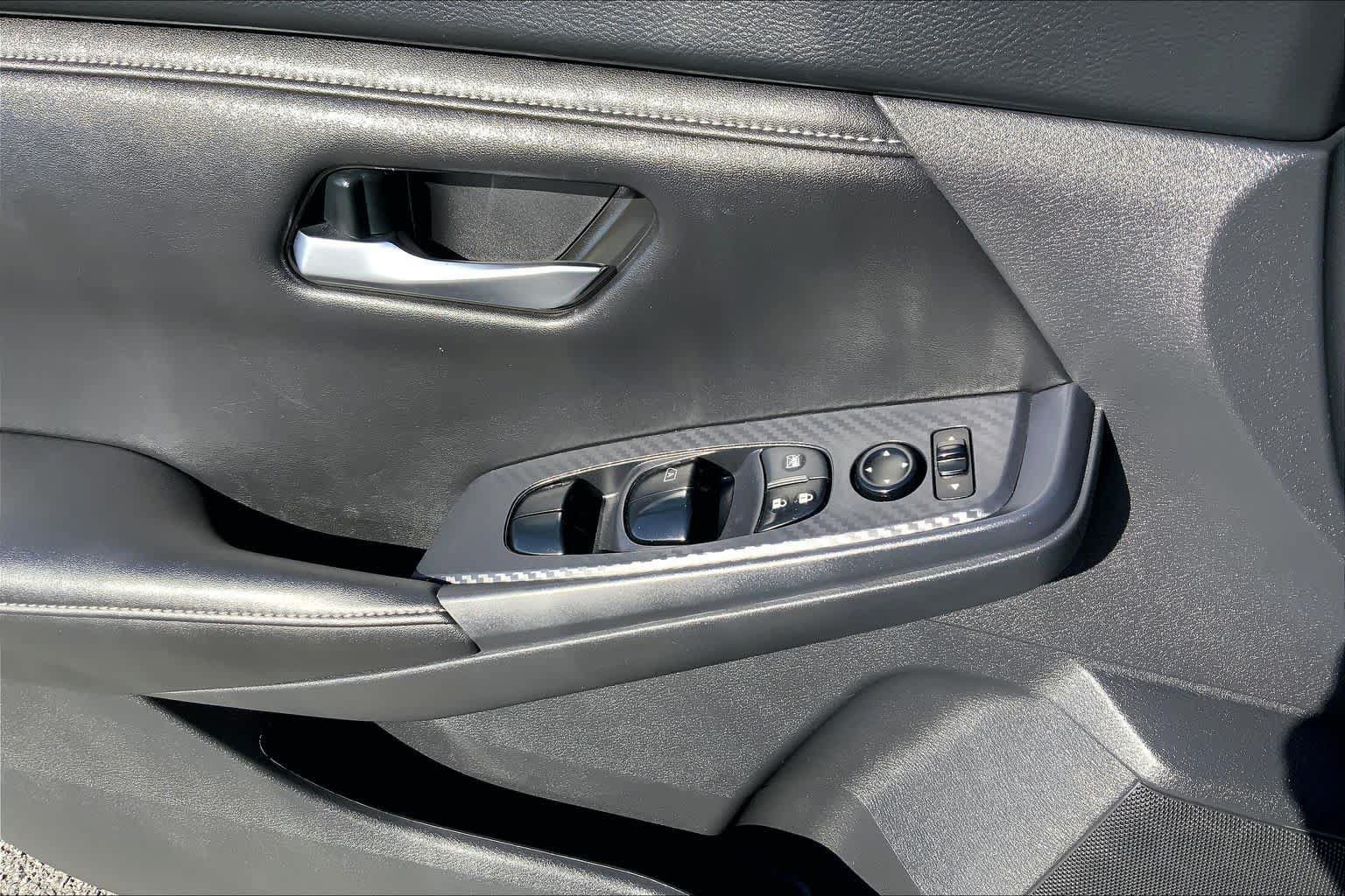 Used 2024 Nissan Sentra SV FWD image 32