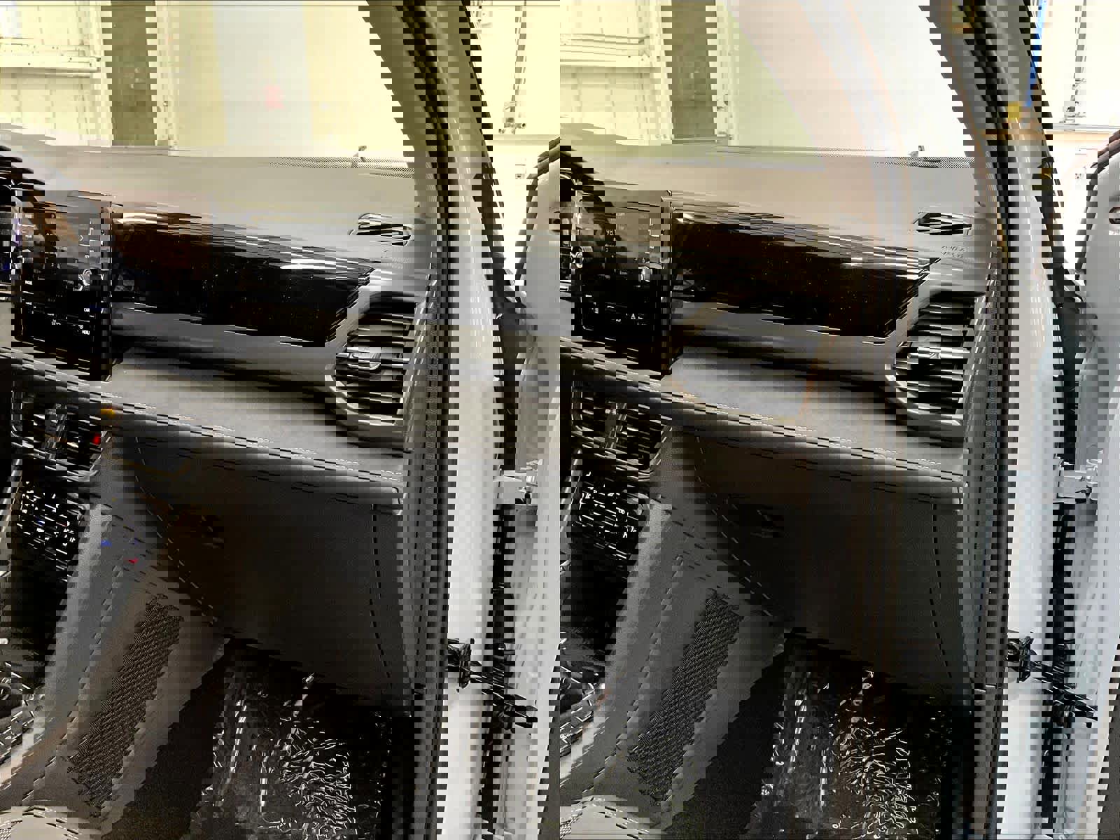 New 2026 Volkswagen Taos SE image 28