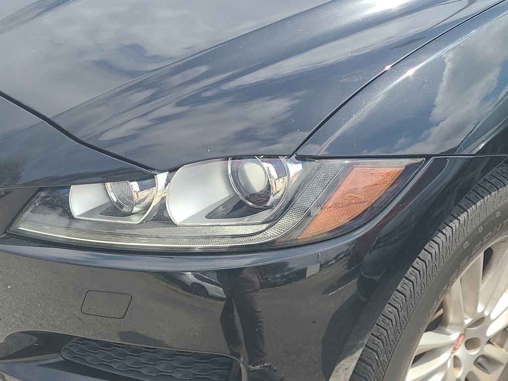 Used 2020 Jaguar F-PACE Prestige image 34