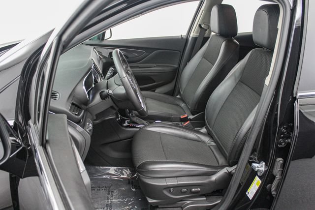 Used 2022 Buick Encore Preferred w/ Safety Package II FWD image 19