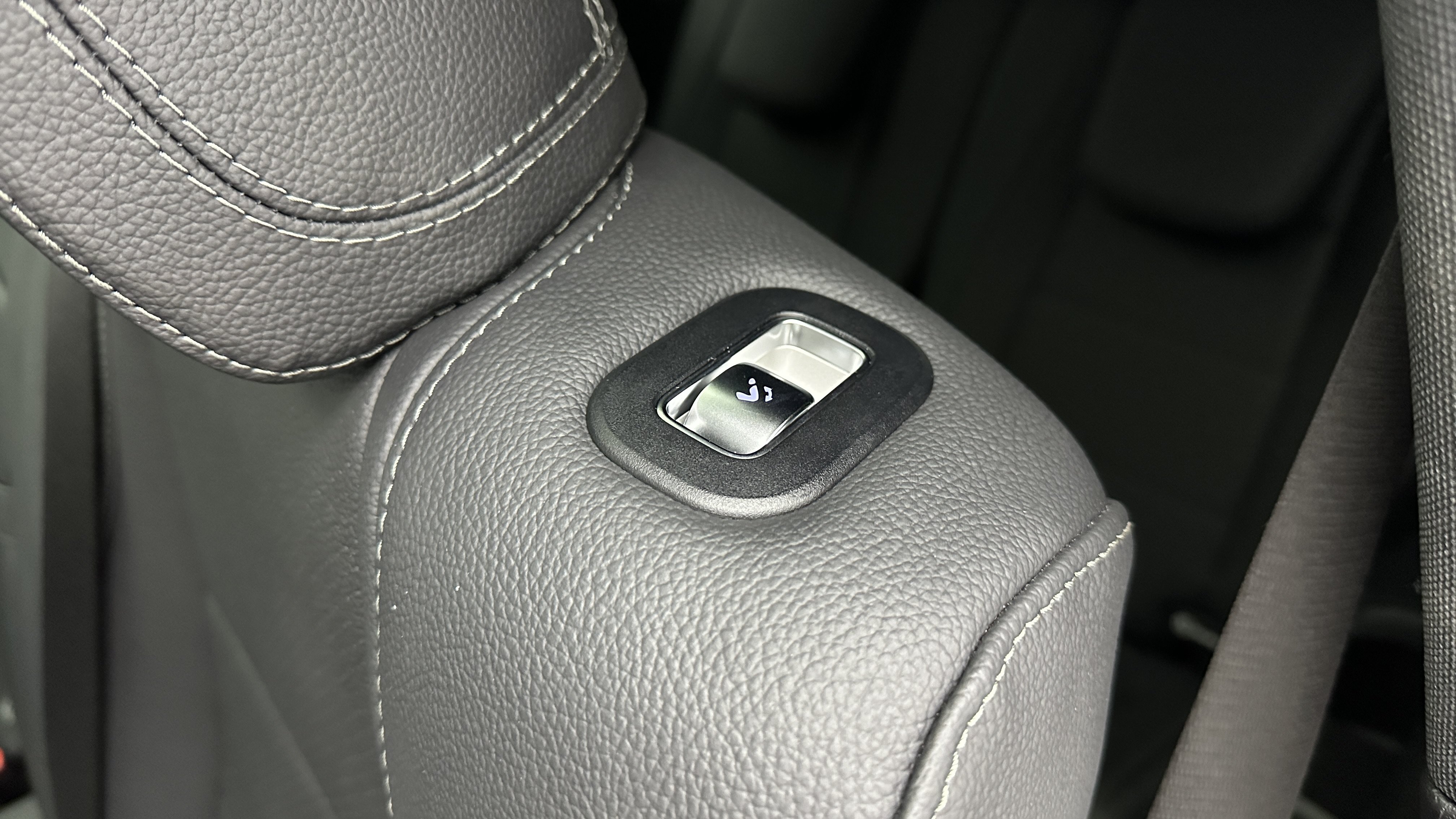 Used 2024 Mercedes-Benz GLS 450 4MATIC image 27