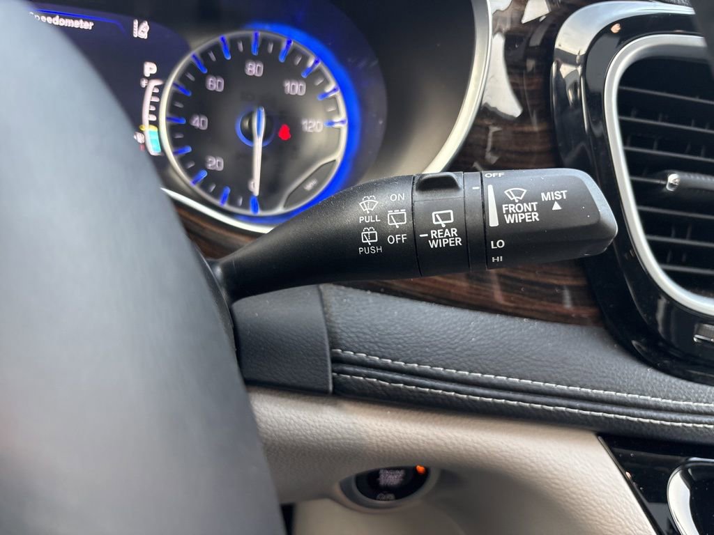 Used 2024 Chrysler Pacifica Limited FWD image 55