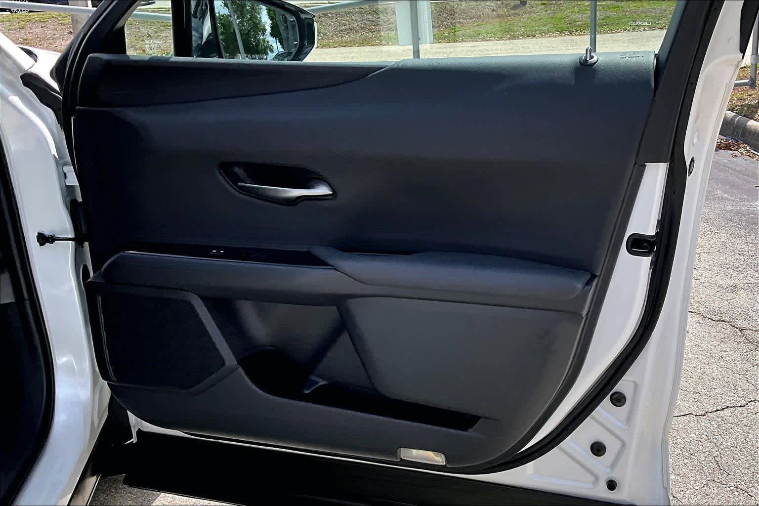 Used 2021 Lexus UX 200 w/ Accessory Package (Z1) image 27