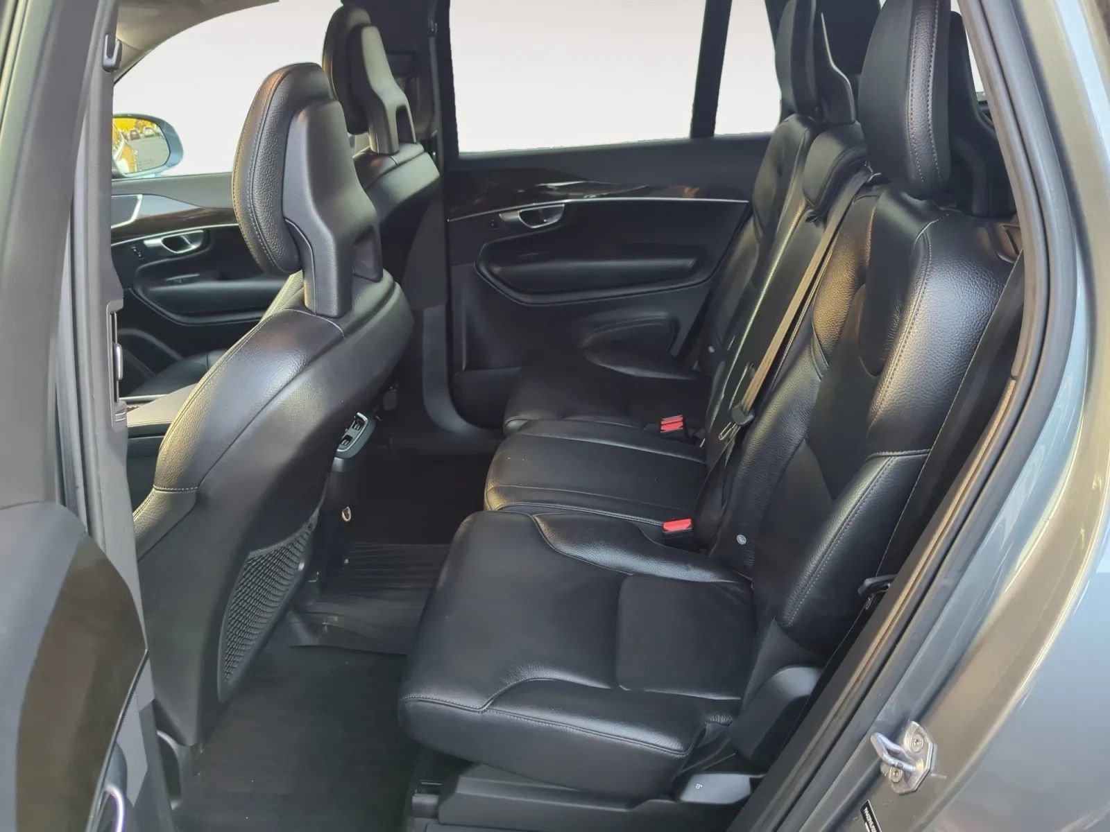 Used 2018 Volvo XC90 T6 Momentum w/ Convenience Package image 16